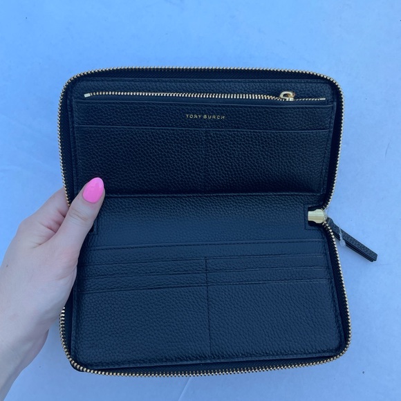 ❌SOLD❌Tory Burch Black Whipstitch Logo Zip Continental Wallet - Picture 9 of 10